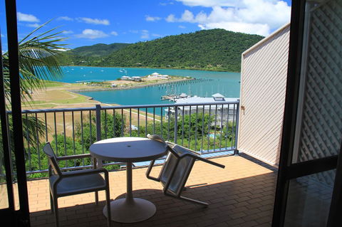 Ocean Views At Whitsunday Terraces Resort - Tourism Guide 5