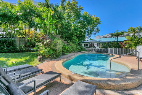 Roydon Beachfront Apartments - Travel Search 17