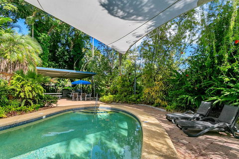 Roydon Beachfront Apartments - Travel Search 10