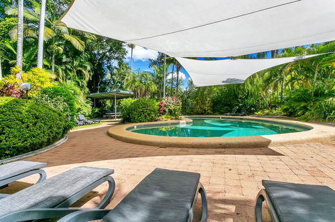 Roydon Beachfront Apartments - Travel Search 14