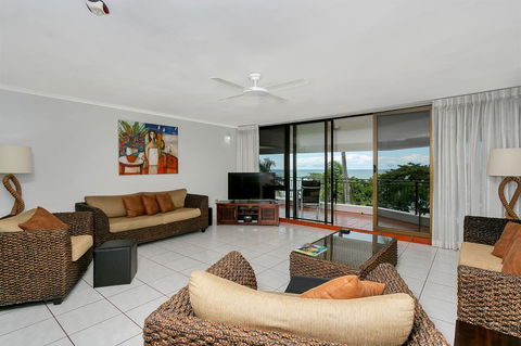Roydon Beachfront Apartments - Travel Search 4