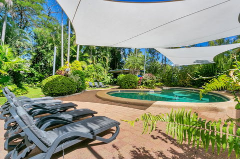 Roydon Beachfront Apartments - Travel Search 15