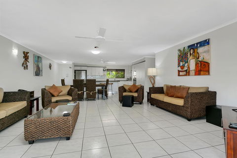 Roydon Beachfront Apartments - Travel Search 1