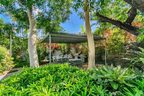 Roydon Beachfront Apartments - Travel Search 18