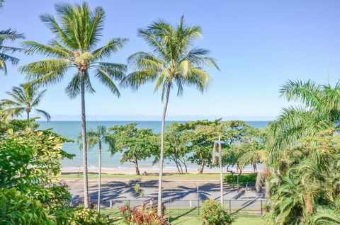 Roydon Beachfront Apartments - Travel Search 9