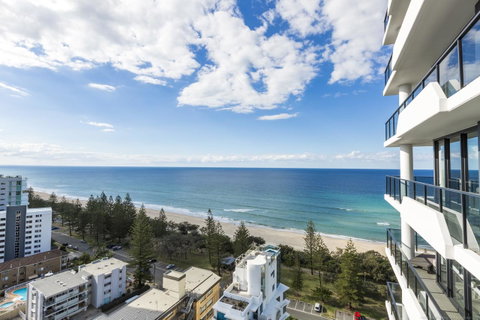 Boardwalk Burleigh Beach - Official - Tourism Guide 27