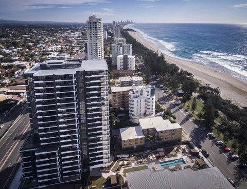 Boardwalk Burleigh Beach - Official - Tourism Guide 41