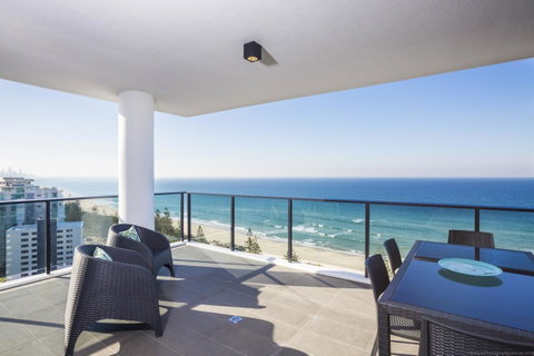 Boardwalk Burleigh Beach - Official - Tourism Guide 2