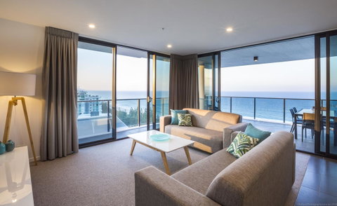 Boardwalk Burleigh Beach - Official - Tourism Guide 6