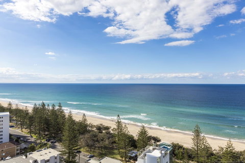 Boardwalk Burleigh Beach - Official - Tourism Guide 14
