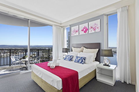 Beach Stay - Ocean & Riverview Resort Chevron Renaissance Central Surfers Paradise - Travel Search 8
