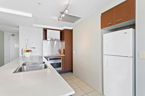 Beach Stay - Ocean & Riverview Resort Chevron Renaissance Central Surfers Paradise - Travel Search 5