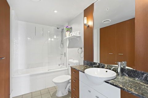Beach Stay - Ocean & Riverview Resort Chevron Renaissance Central Surfers Paradise - Travel Search 6