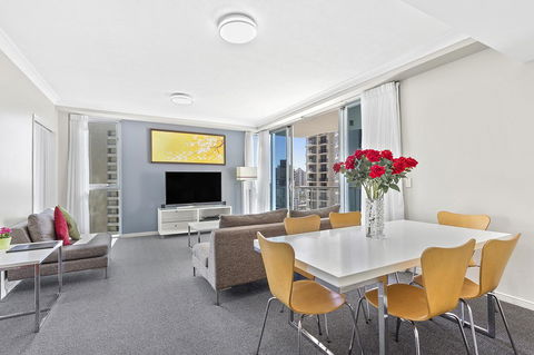Beach Stay - Ocean & Riverview Resort Chevron Renaissance Central Surfers Paradise - Travel Search 10