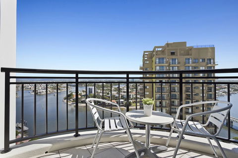 Beach Stay - Ocean & Riverview Resort Chevron Renaissance Central Surfers Paradise - Travel Search 13