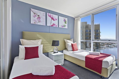 Beach Stay - Ocean & Riverview Resort Chevron Renaissance Central Surfers Paradise - Travel Search 9