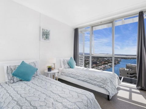 Beach Stay - Ocean & Riverview Resort Chevron Renaissance Central Surfers Paradise - Travel Search 2