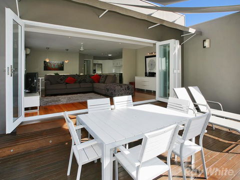 Beach House On Tradewinds Avenue - Travel Search 2