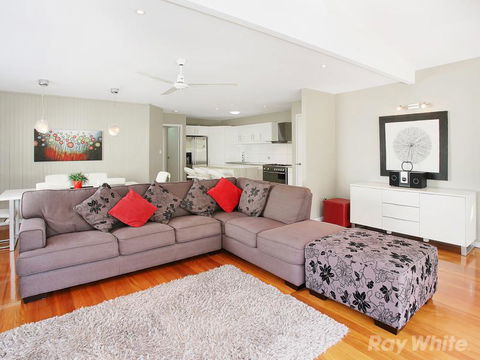 Beach House On Tradewinds Avenue - Travel Search 3