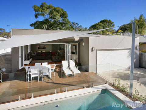 Beach House On Tradewinds Avenue - Travel Search 1