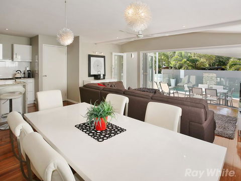 Beach House On Tradewinds Avenue - Travel Search 5