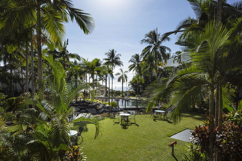 Coral Sands Beachfront Resort - Travel Search 21