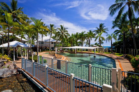Coral Sands Beachfront Resort - Travel Search 5