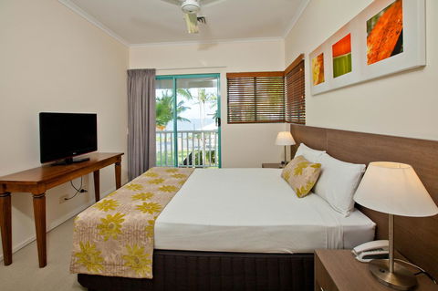 Coral Sands Beachfront Resort - Travel Search 7