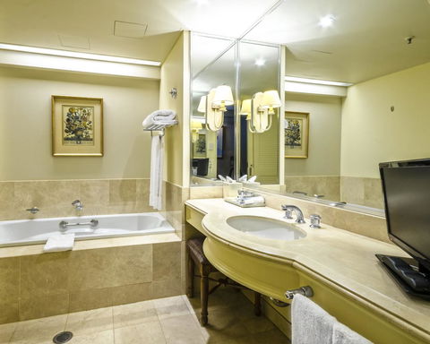 Stamford Plaza Brisbane - Cruises Travel 10