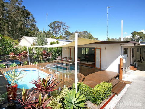 Beach House On Jones Parade, Central Coolum Beach - Travel Search 2
