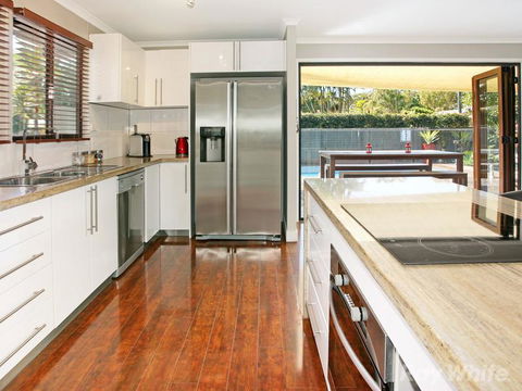 Beach House On Jones Parade, Central Coolum Beach - Travel Search 5