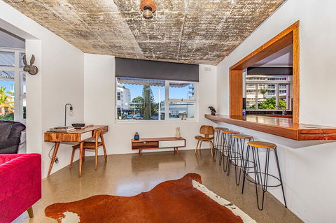 The Pink Hotel Coolangatta - Tourism Guide 5