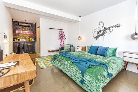 The Pink Hotel Coolangatta - Tourism Guide 27