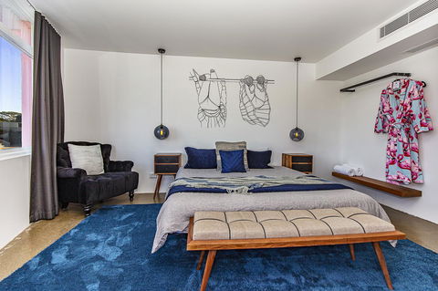 The Pink Hotel Coolangatta - Tourism Guide 10