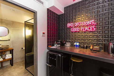 The Pink Hotel Coolangatta - Tourism Guide 15