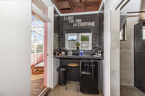 The Pink Hotel Coolangatta - Tourism Guide 32