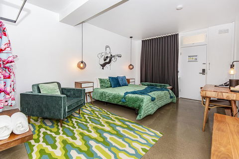 The Pink Hotel Coolangatta - Tourism Guide 28