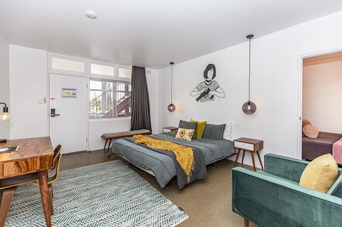 The Pink Hotel Coolangatta - Tourism Guide 12