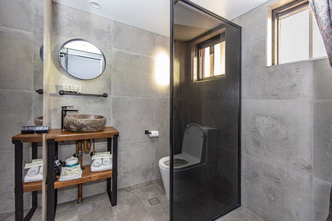 The Pink Hotel Coolangatta - Tourism Guide 14