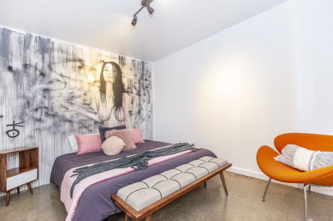 The Pink Hotel Coolangatta - Tourism Guide 13