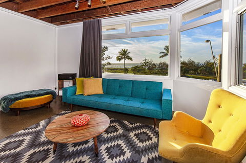 The Pink Hotel Coolangatta - Tourism Guide 16