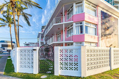 The Pink Hotel Coolangatta - Tourism Guide 1