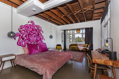 The Pink Hotel Coolangatta - Tourism Guide 33