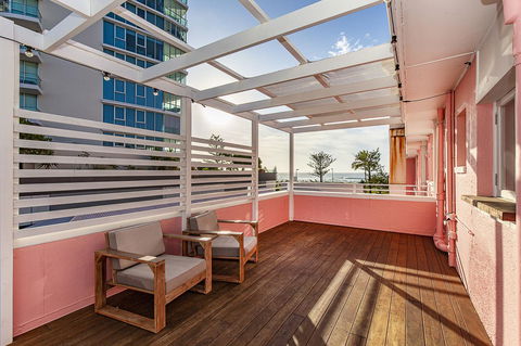 The Pink Hotel Coolangatta - Tourism Guide 30