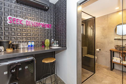The Pink Hotel Coolangatta - Tourism Guide 26