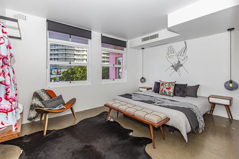 The Pink Hotel Coolangatta - Tourism Guide 11
