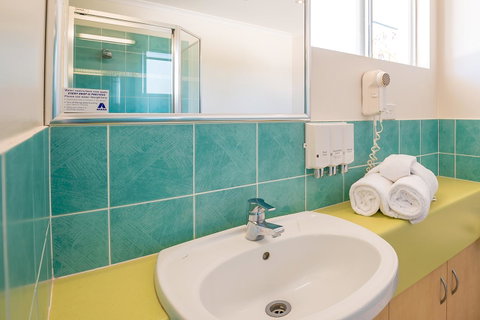 At The Sound Noosa Motel - Tourism Guide 32