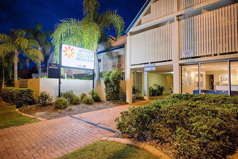 At The Sound Noosa Motel - Tourism Guide 18