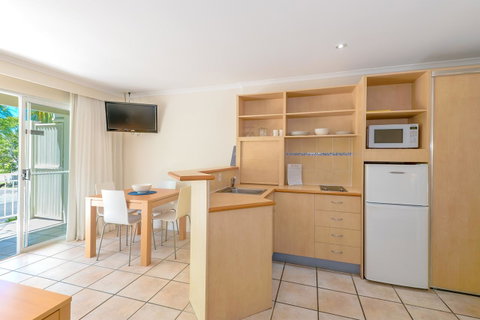At The Sound Noosa Motel - Tourism Guide 26