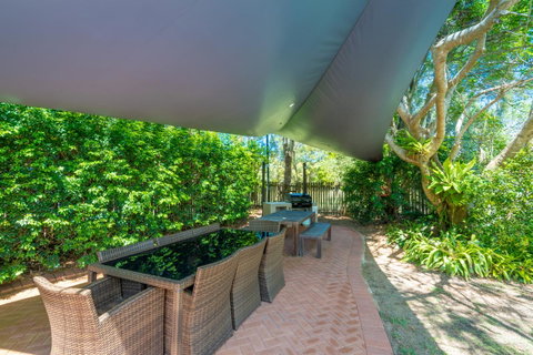 At The Sound Noosa Motel - Tourism Guide 8